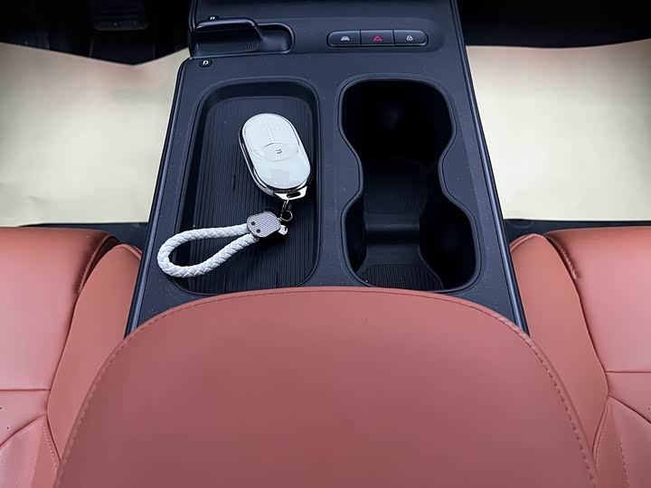 Фото 9 - Nio ET5