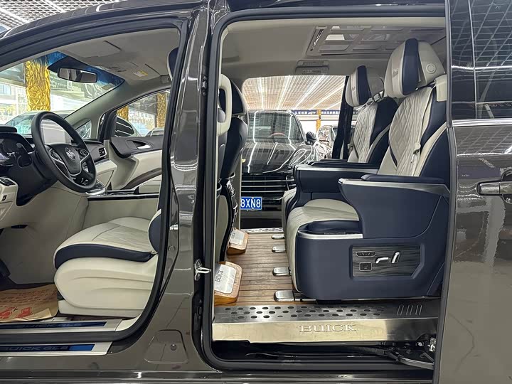 Фото 13 - Buick GL8 ES