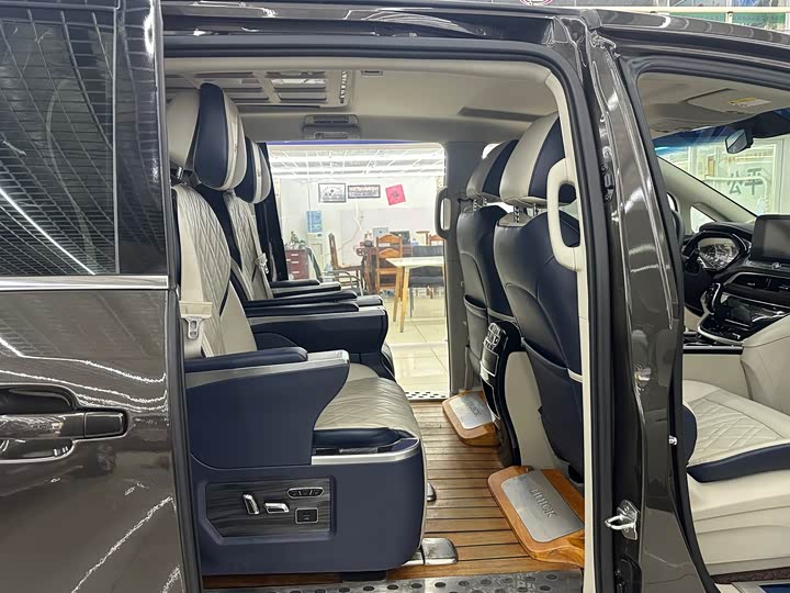 Фото 15 - Buick GL8 ES