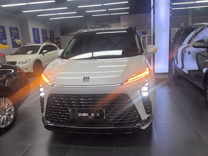 Фото 3 - Buick GL8 Hybrid