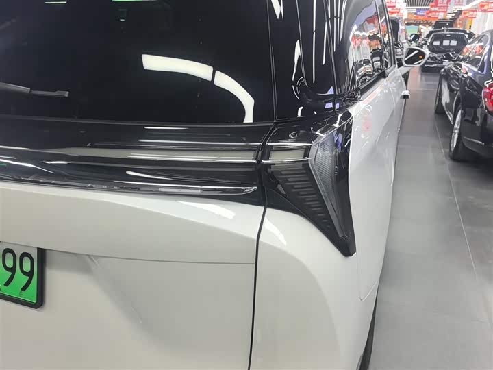 Фото 8 - Buick GL8 Hybrid