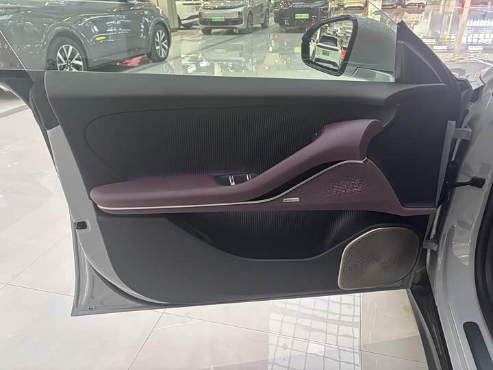 Фото 10 - Nio ET5T