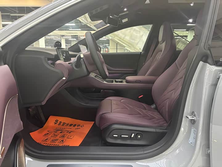 Фото 11 - Nio ET5T