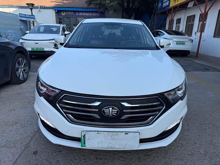 Фото 2 - Bestune B30 EV