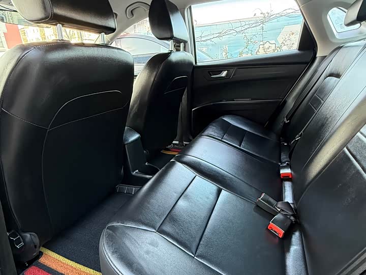 Фото 5 - Bestune B30 EV