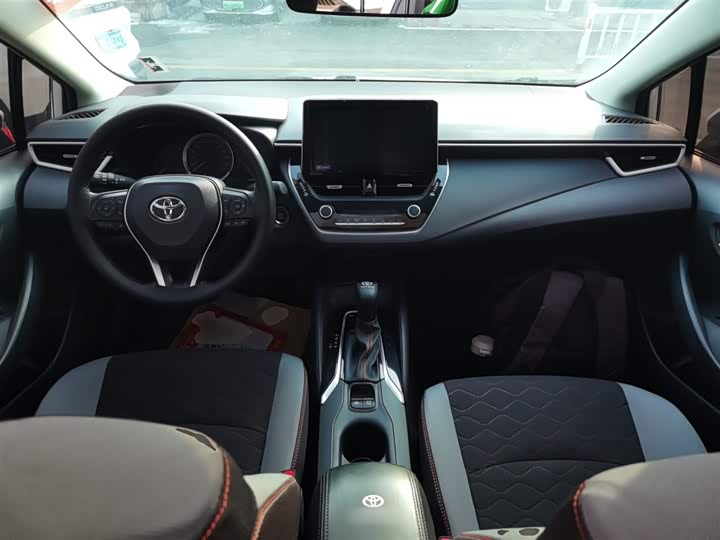 Фото 10 - Toyota Corolla