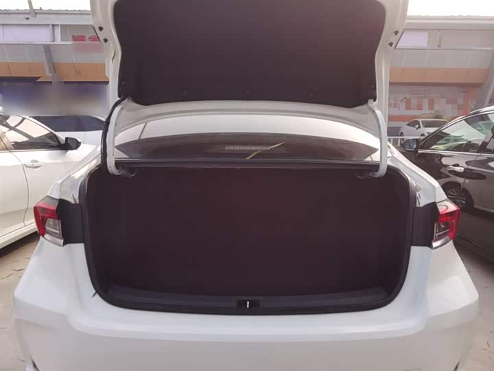 Фото 19 - Toyota Corolla