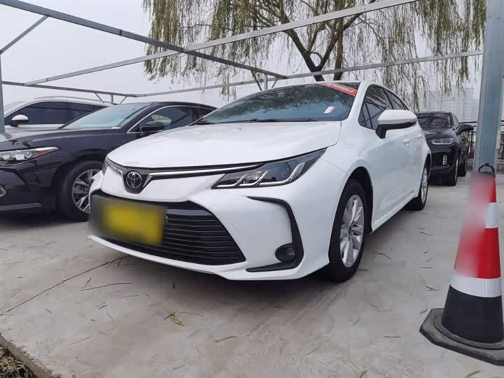 Фото 2 - Toyota Corolla