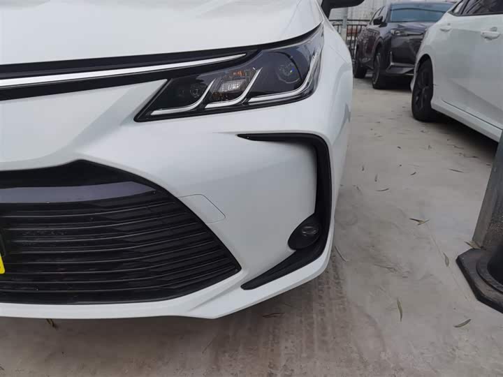 Фото 24 - Toyota Corolla