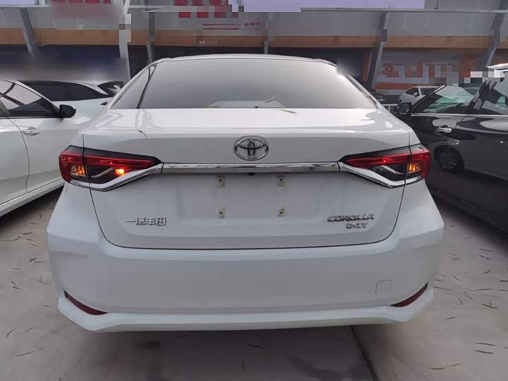 Фото 6 - Toyota Corolla