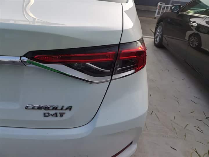 Фото 8 - Toyota Corolla