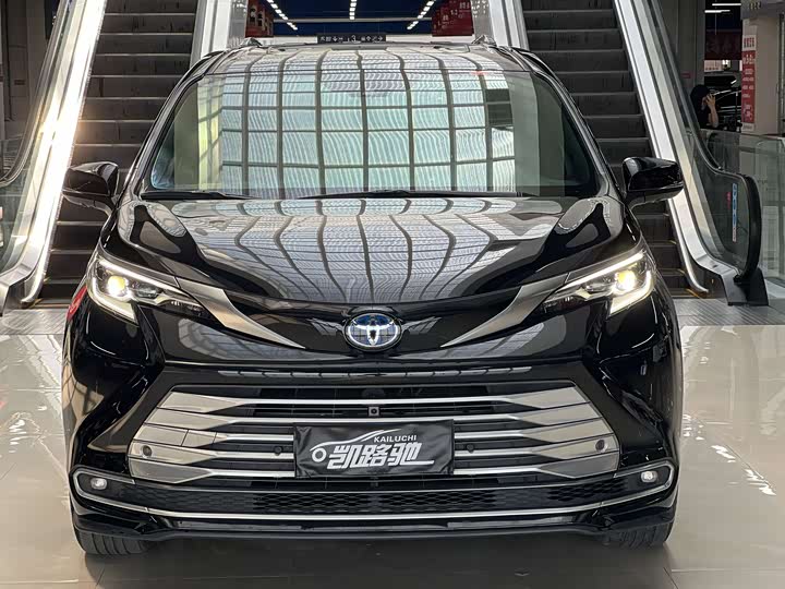 Фото 2 - Toyota Sienna