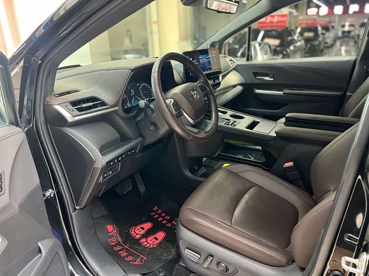 Фото 5 - Toyota Sienna