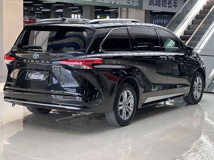 Фото 7 - Toyota Sienna