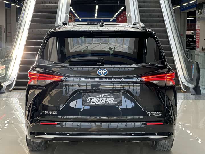 Фото 8 - Toyota Sienna