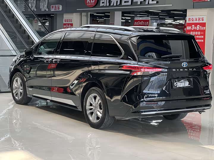 Фото 9 - Toyota Sienna