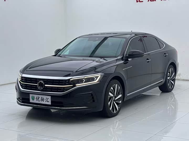 Фото 1 - Volkswagen Passat