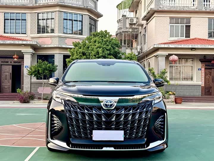 Фото 2 - Toyota Granvia