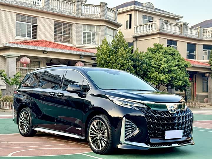 Фото 3 - Toyota Granvia