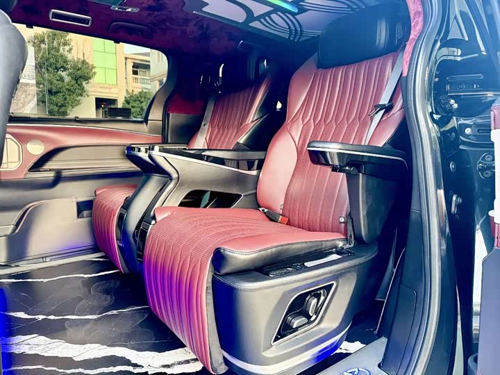 Фото 6 - Toyota Granvia