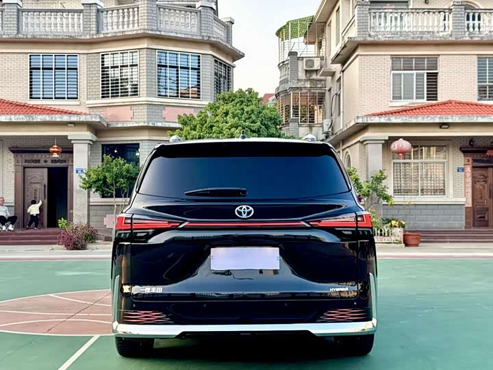 Фото 8 - Toyota Granvia