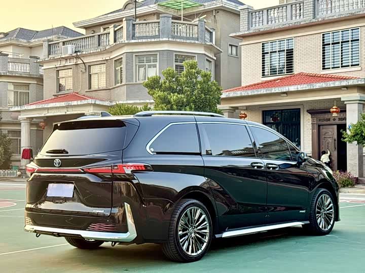 Фото 9 - Toyota Granvia