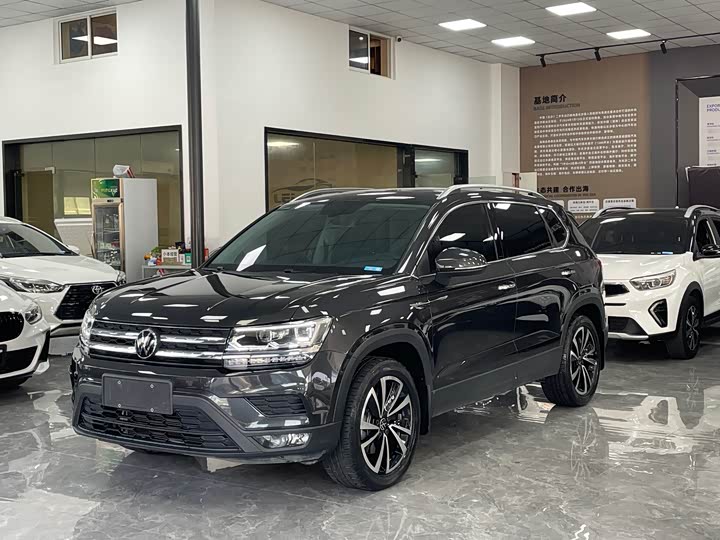 Фото 1 - Volkswagen Tharu