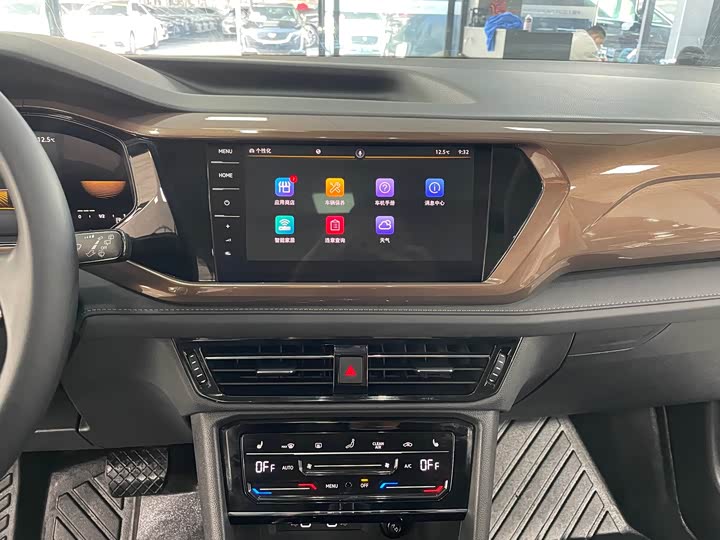 Фото 10 - Volkswagen Tharu