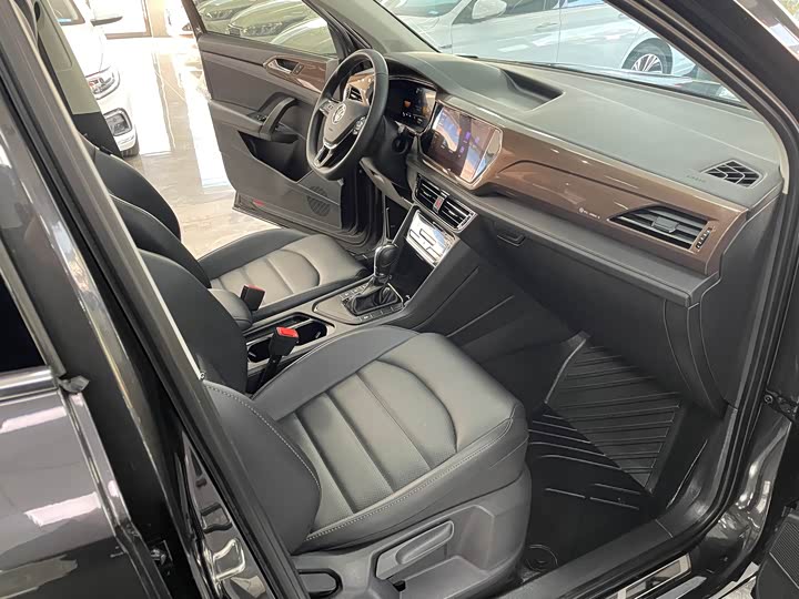 Фото 7 - Volkswagen Tharu