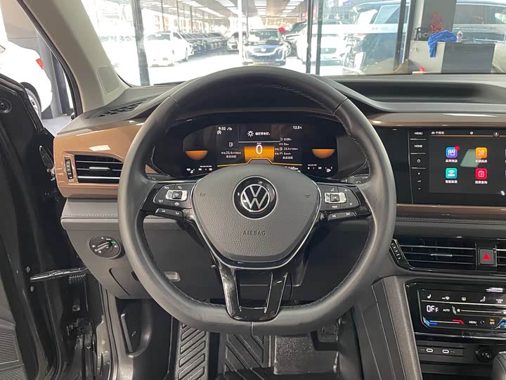 Фото 9 - Volkswagen Tharu