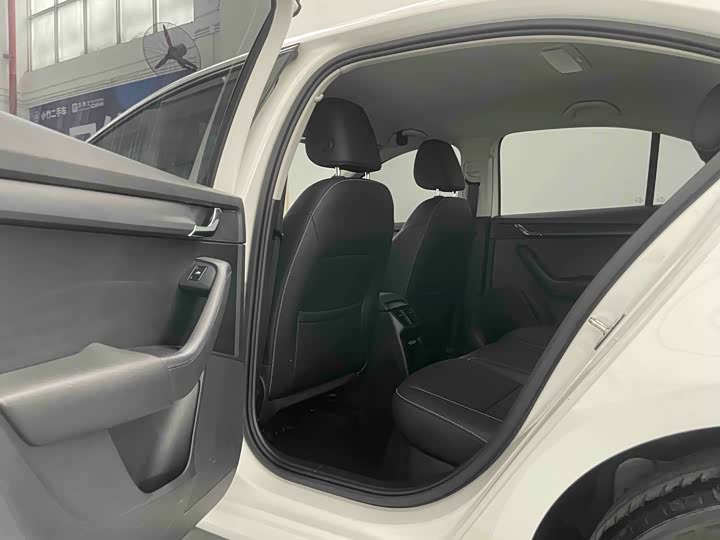 Фото 18 - Skoda Octavia Pro