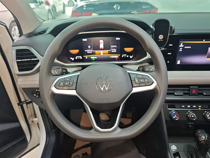 Фото 11 - Volkswagen Tharu