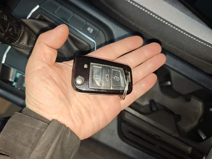 Фото 9 - Volkswagen Tharu