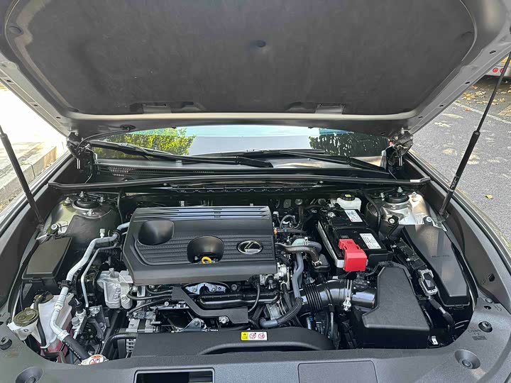 Фото 12 - Lexus ES