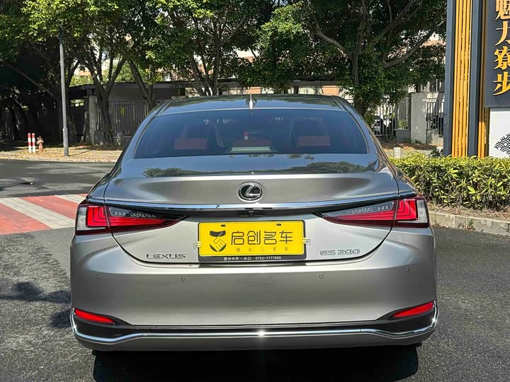 Фото 4 - Lexus ES