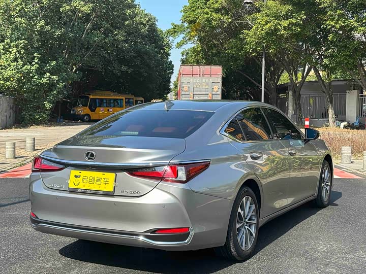 Фото 5 - Lexus ES