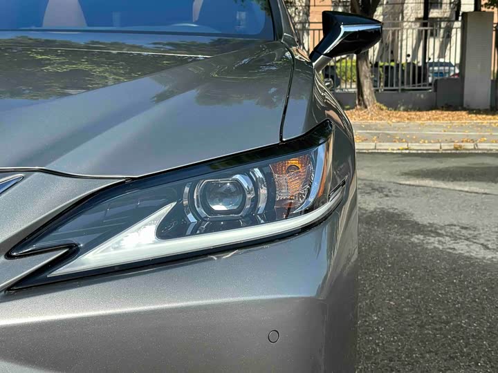 Фото 7 - Lexus ES