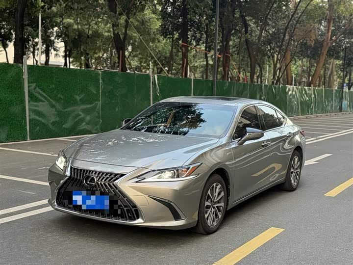 Фото 2 - Lexus ES