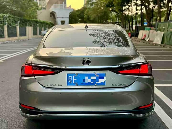 Фото 5 - Lexus ES