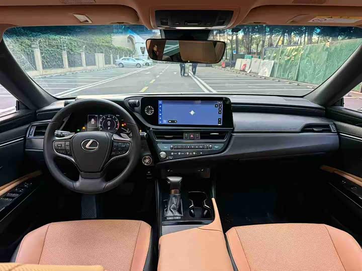 Фото 7 - Lexus ES