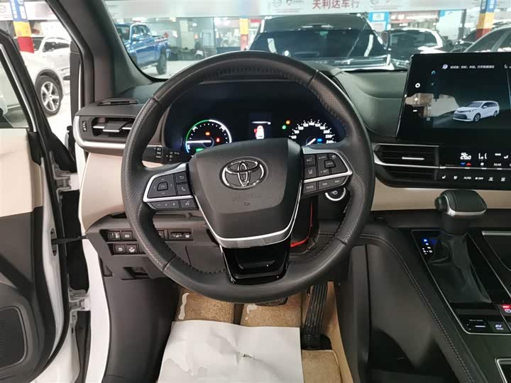 Фото 11 - Toyota Sienna