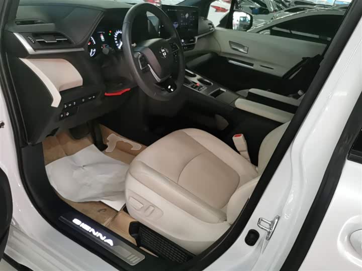 Фото 15 - Toyota Sienna