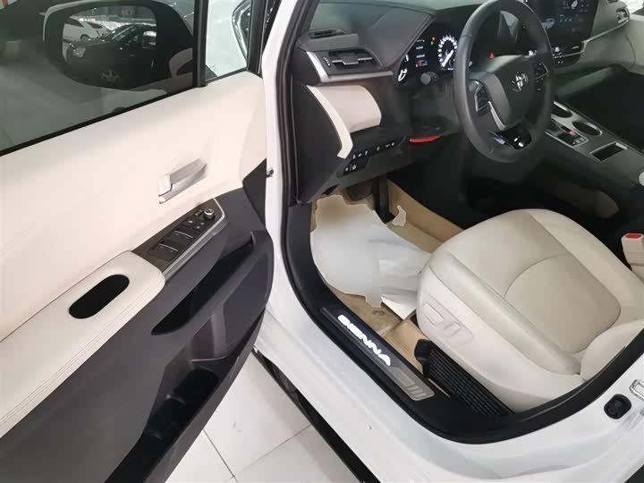 Фото 16 - Toyota Sienna