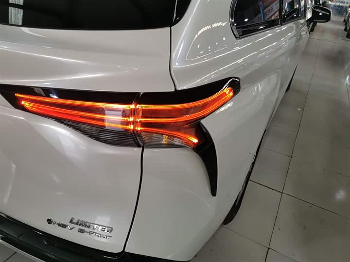 Фото 8 - Toyota Sienna