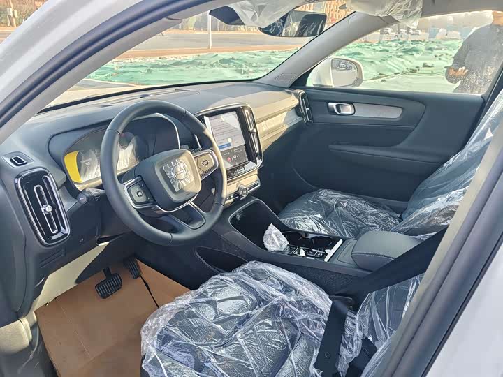 Фото 4 - Volvo XC40