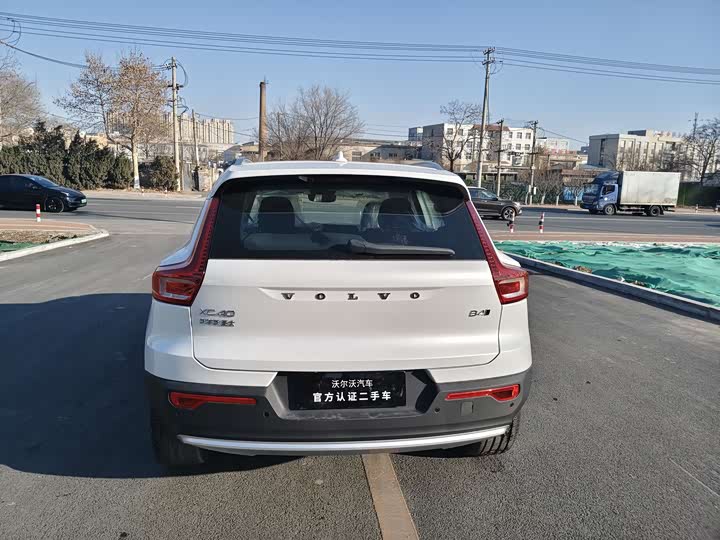 Фото 8 - Volvo XC40