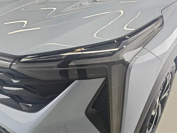 Фото 5 - Geely Atlas