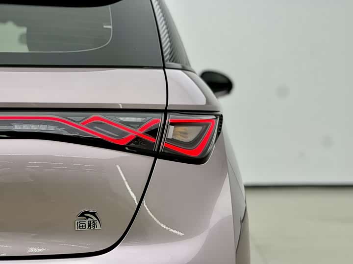 Фото 14 - BYD Dolphin