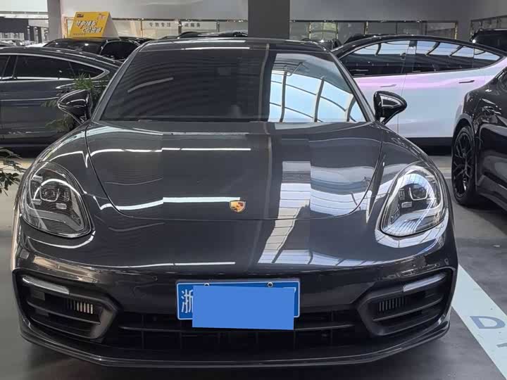 Фото 2 - Porsche Panamera