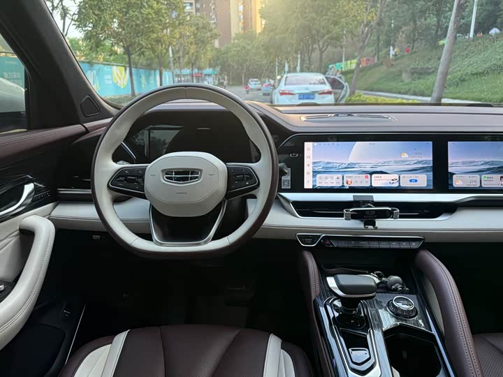 Фото 10 - Geely Monjaro